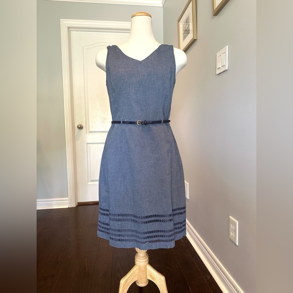 TOMMY HILFIGER Sleeveless Chambray Sheath Dress with Belt - Size 6